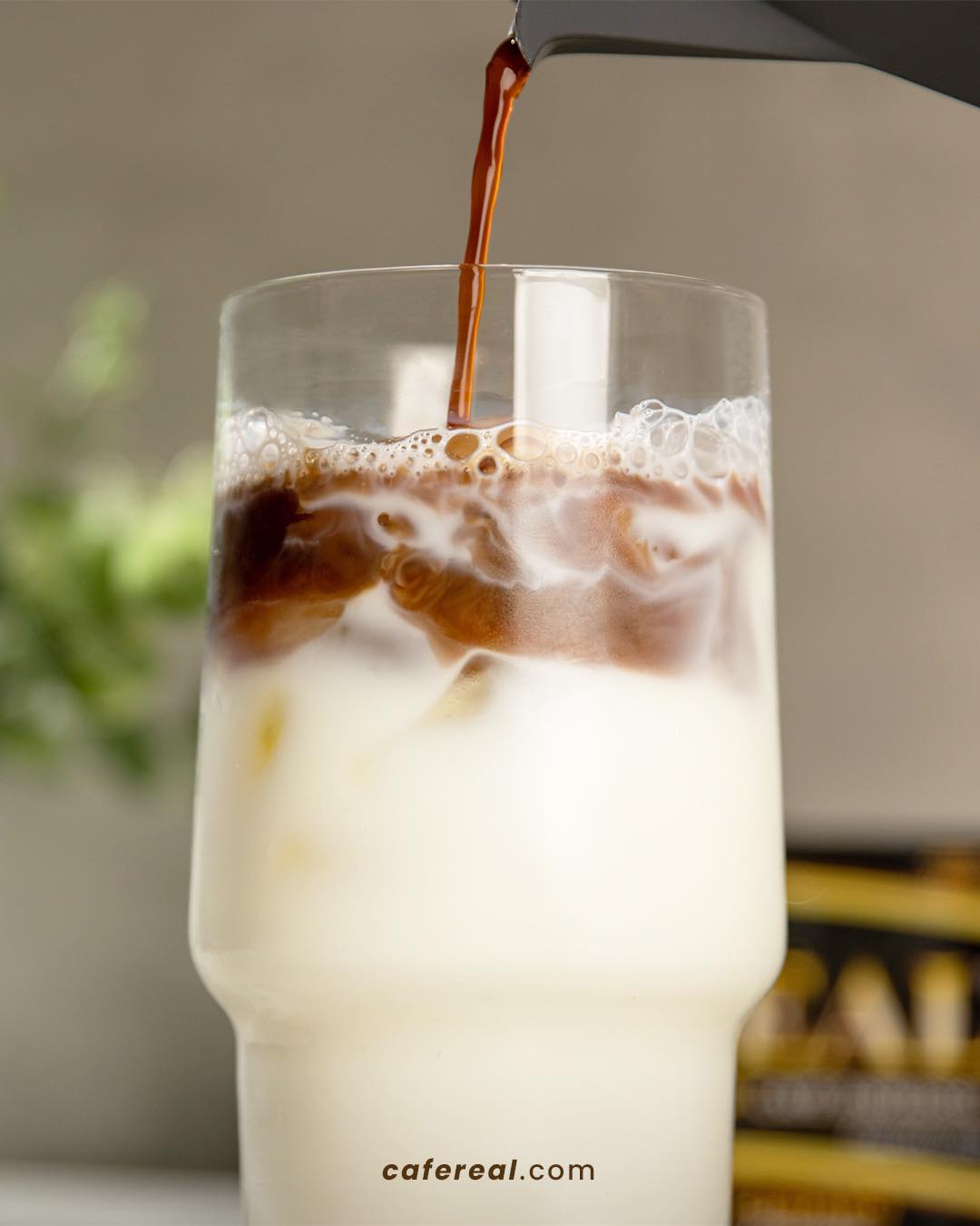 Iced Café con Leche — The Café Real Way